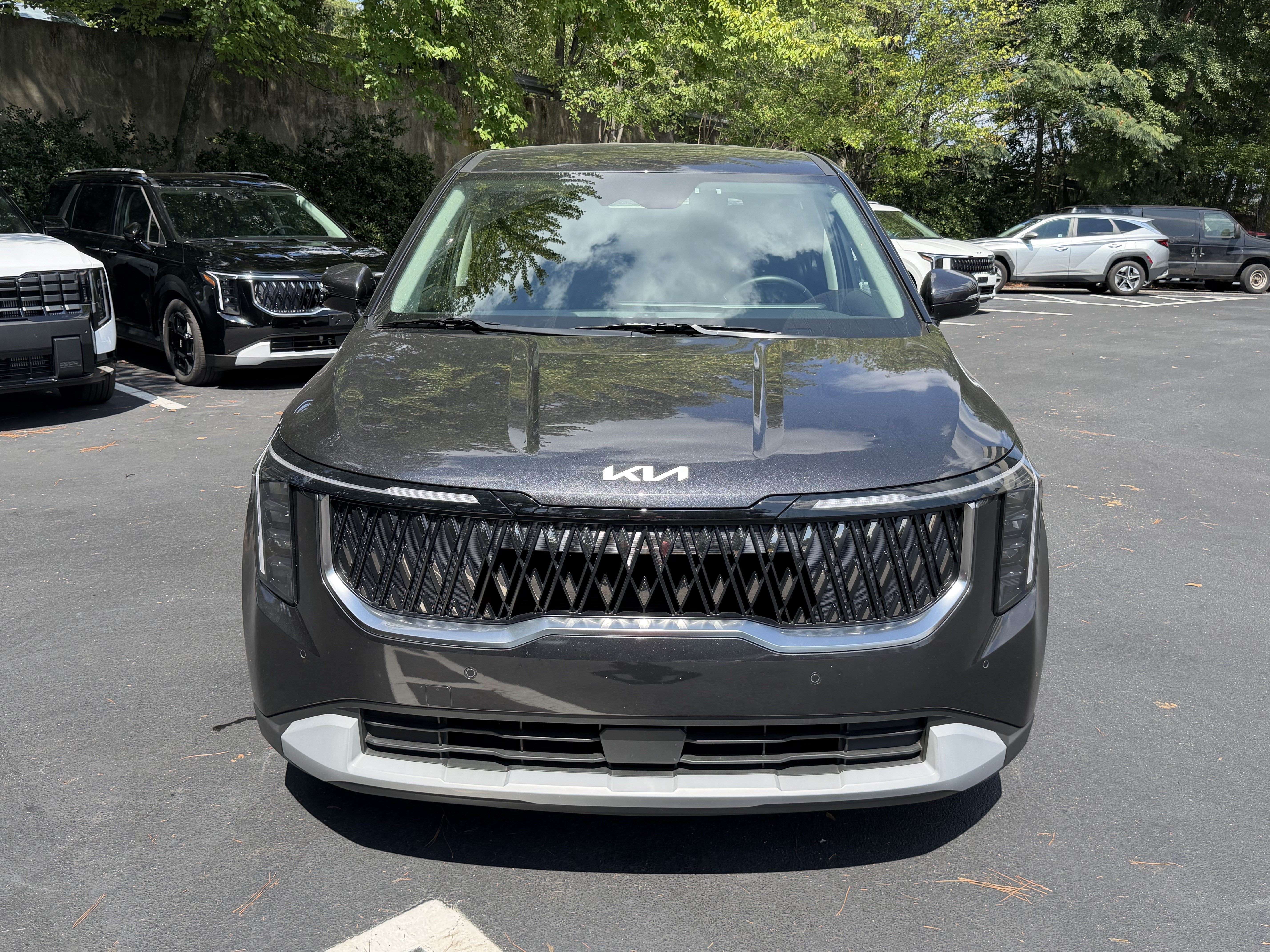 Certified 2026 Kia Carnival FWD image 2