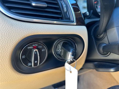 Used 2017 Porsche Macan S w/ Dark Walnut Interior Package image 34