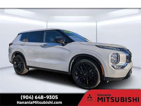 Used 2024 Mitsubishi Outlander image 1
