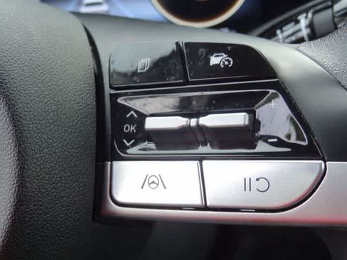 Used 2024 Hyundai Elantra SEL FWD image 16