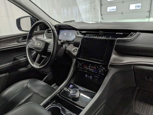 Used 2022 Jeep Grand Cherokee Limited image 41