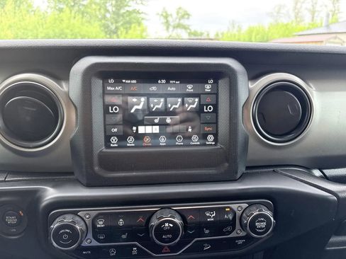 Used 2018 Jeep Wrangler Unlimited Sport S AWD/4WD image 16