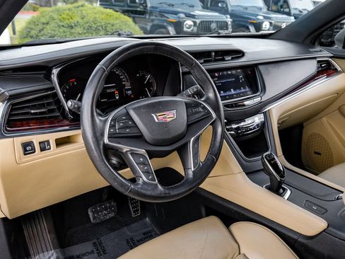Used 2017 Cadillac XT5 Luxury w/ Driver Awareness Package FWD image 12