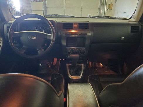 Used 2009 HUMMER H3T Luxury image 11