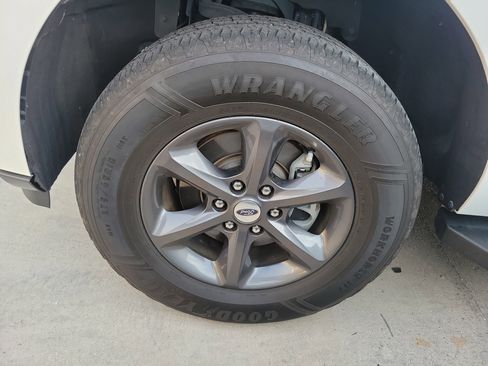 Used 2020 Ford Expedition XLT w/ Equipment Group 202A image 5