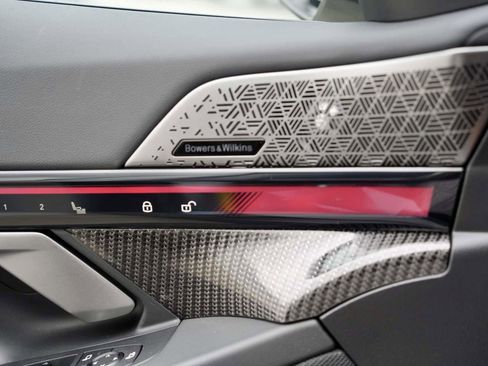 Used 2025 BMW M5 w/ Carbon Package image 21