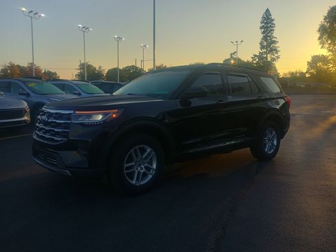 Certified 2025 Ford Explorer Active image 3