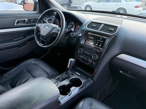 Used 2016 Ford Explorer XLT w/ Equipment Group 202A image 23