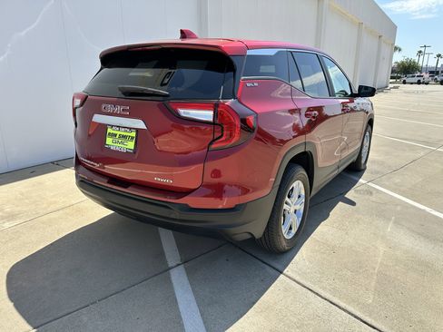 Used 2024 GMC Terrain SLE image 7