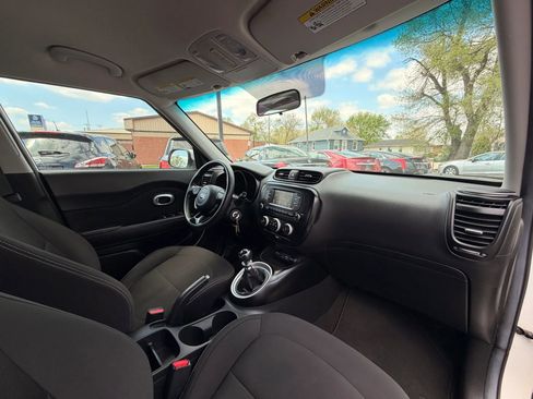 Used 2018 Kia Soul FWD image 19