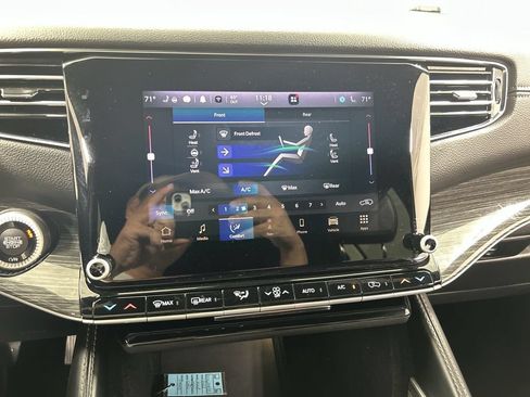 Used 2022 Jeep Wagoneer Series II w/ Convenience Group I AWD/4WD image 17
