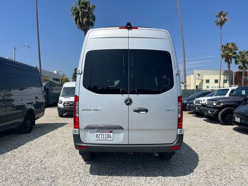Used 2024 Mercedes-Benz Sprinter 2500 image 8