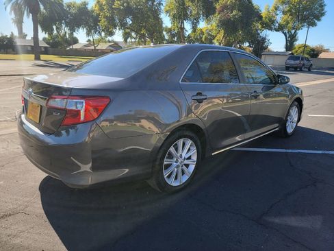 Used 2014 Toyota Camry XLE w/ Leather Package image 11