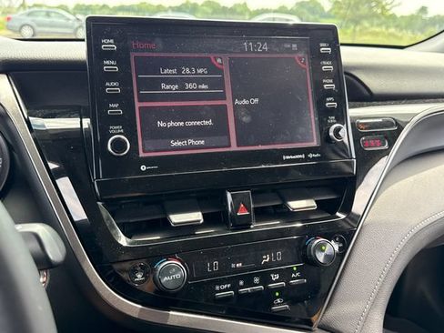 Used 2022 Toyota Camry SE w/ Cold Weather Package FWD image 27