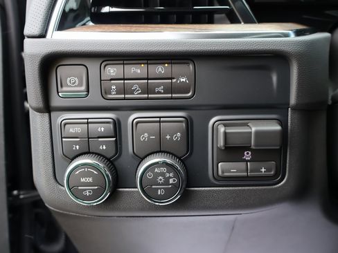 New 2025 Chevrolet Suburban High Country image 13