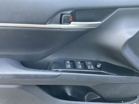 Used 2018 Toyota Camry LE image 19