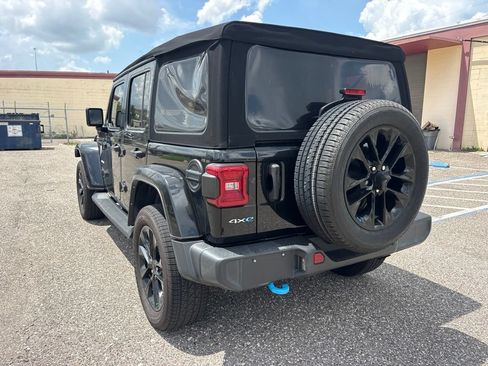 Used 2023 Jeep Wrangler Unlimited Sahara AWD/4WD image 5