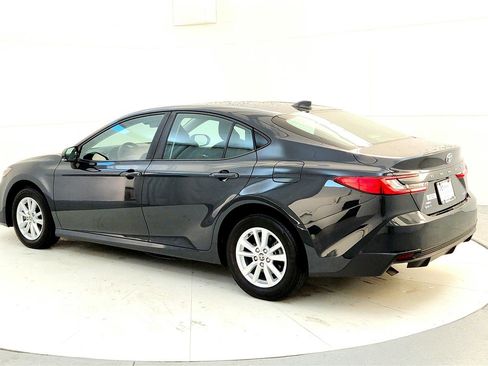 Used 2025 Toyota Camry LE image 4