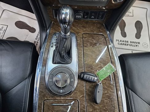 Used 2017 INFINITI QX80 2WD w/ Driver Assistance Package image 39