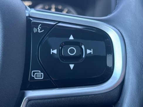 Used 2022 Volvo XC90 T5 Momentum w/ Advanced Package image 28