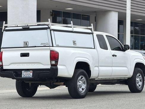 Used 2023 Toyota Tacoma SR RWD image 4