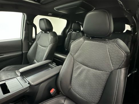 Certified 2023 Toyota Sienna XSE image 9