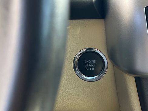 Used 2014 Toyota Highlander XLE FWD image 16