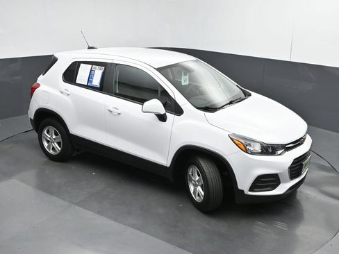 Used 2020 Chevrolet Trax LS w/ Tint and Cruise Package AWD/4WD image 38