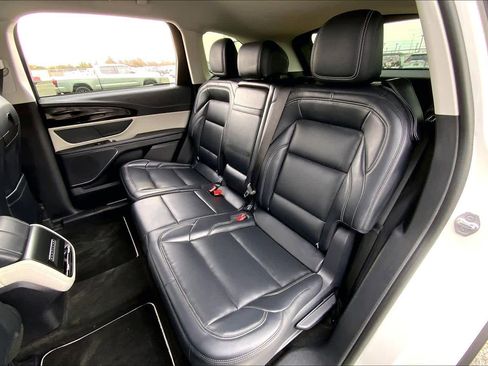 Used 2024 Lincoln Nautilus Premier image 19