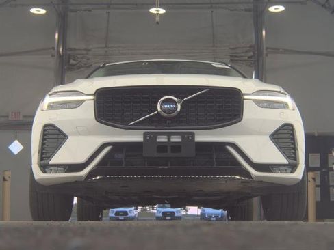 Used 2025 Volvo XC60 B5 Plus image 3