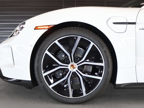 New 2026 Porsche Taycan RWD image 32