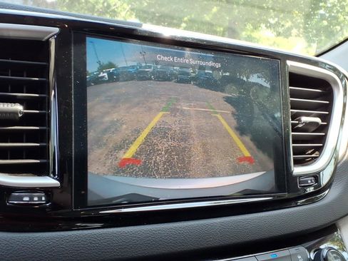 Used 2024 Chrysler Pacifica Touring-L FWD image 14