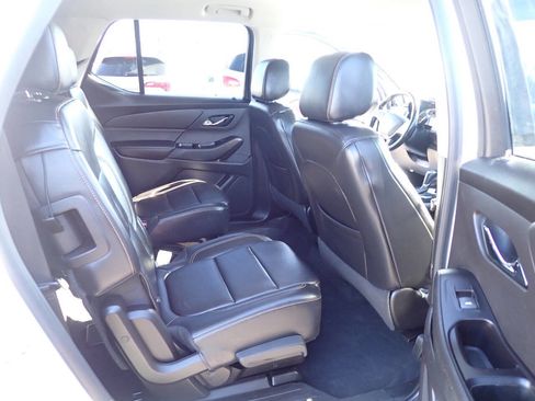 Used 2019 Chevrolet Traverse LT w/ LT Premium Package AWD/4WD image 12
