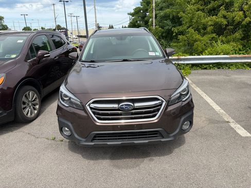 Used 2019 Subaru Outback 2.5i Touring AWD/4WD image 3
