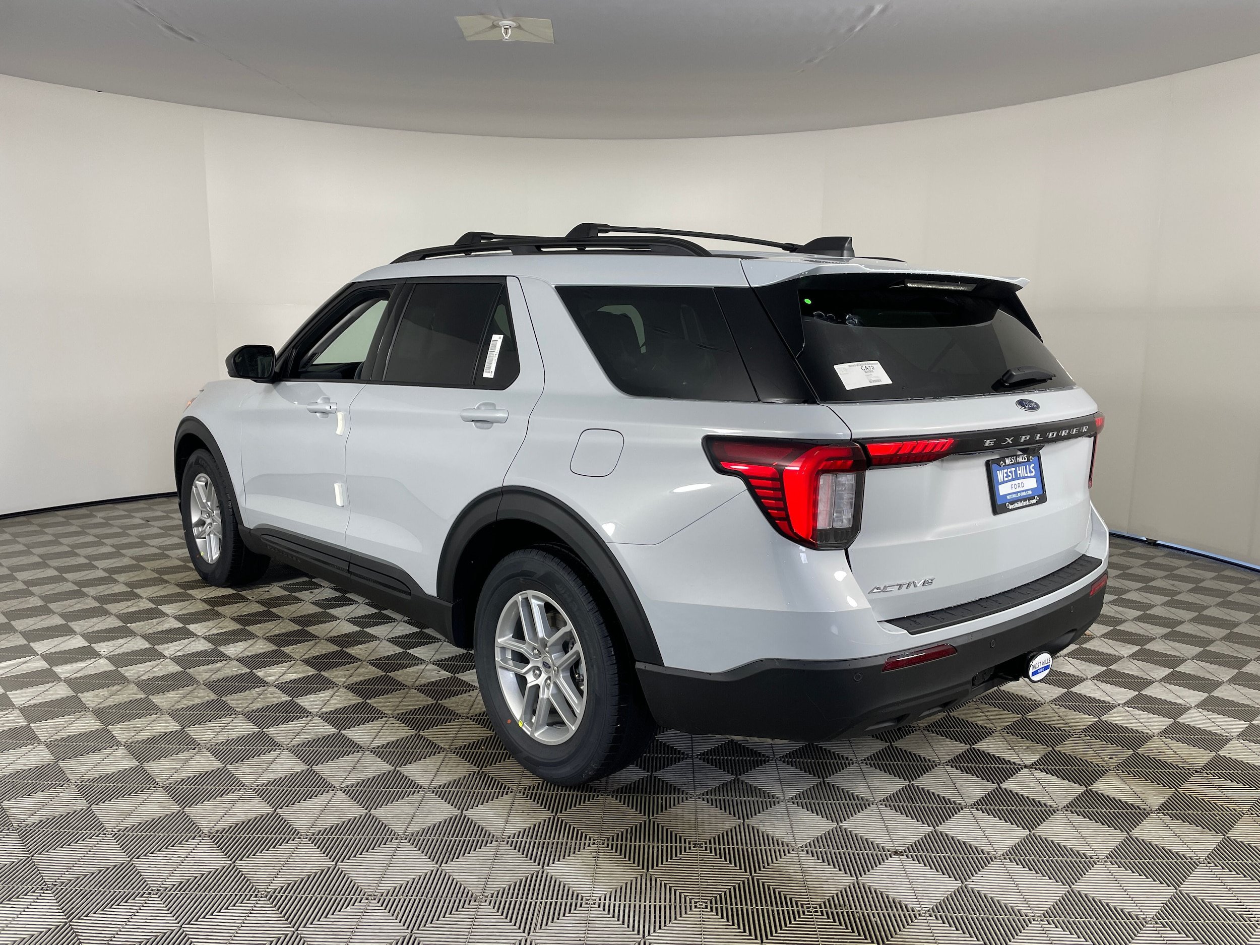 New 2026 Ford Explorer Active RWD image 5
