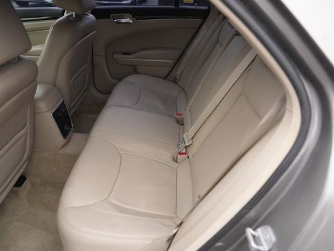 Used 2014 Chrysler 300 image 12