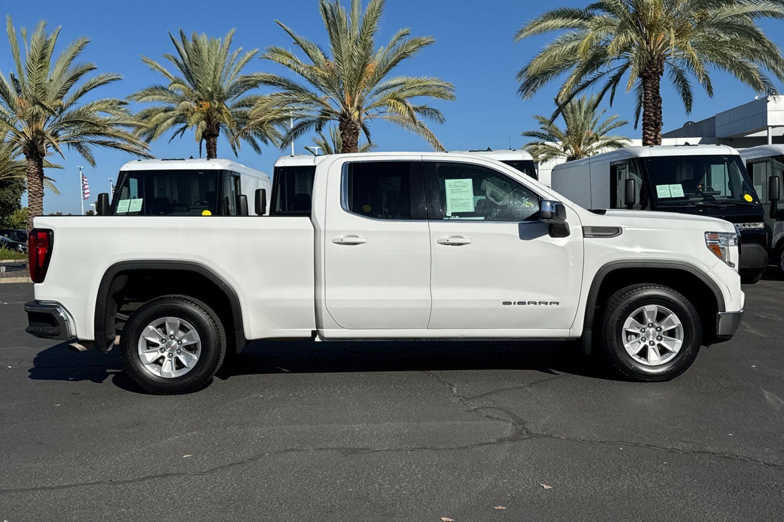 Used 2022 GMC Sierra 1500 SLE RWD image 2