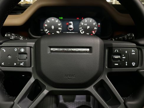 New 2025 Land Rover Defender 110 X-Dynamic SE image 17