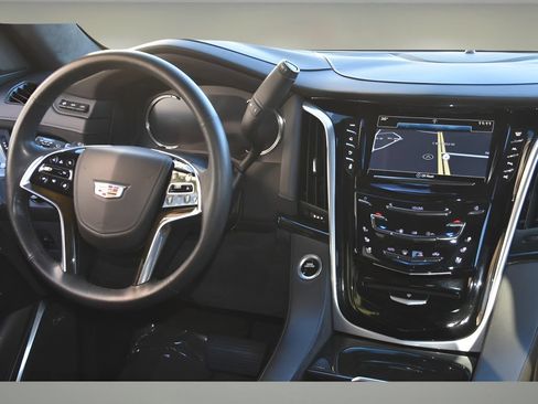 Used 2020 Cadillac Escalade Platinum AWD/4WD image 23