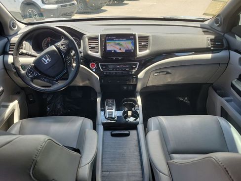 Used 2016 Honda Pilot Touring image 12