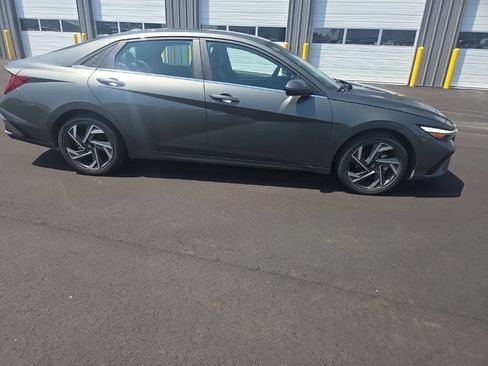 Used 2024 Hyundai Elantra Limited FWD image 16