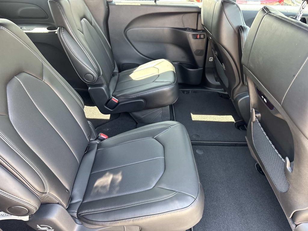 New 2026 Chrysler Pacifica Select w/ S Appearance Package FWD image 14