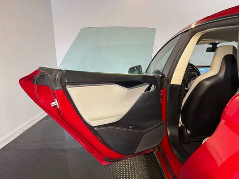 Used 2014 Tesla Model S RWD image 22