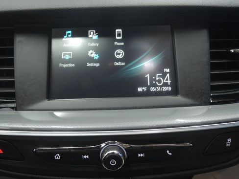 Used 2018 Buick Regal Preferred image 17