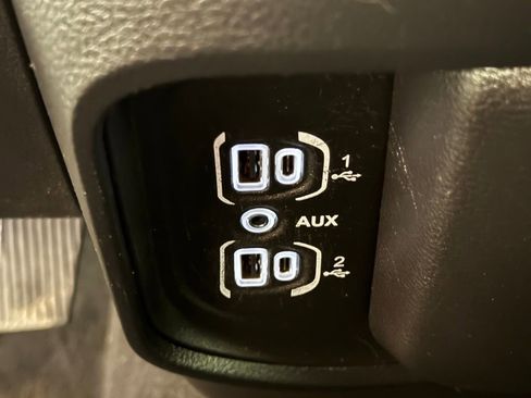 Used 2019 RAM 1500 Laramie image 31