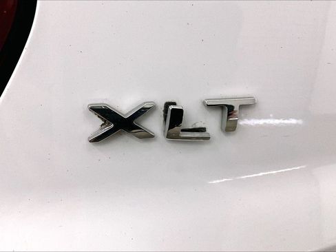 Used 2017 Ford Explorer XLT image 14