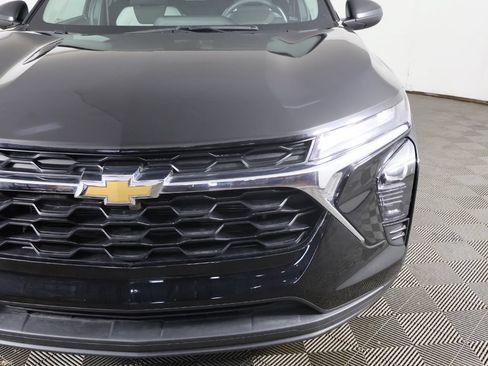 Used 2025 Chevrolet Trax LS FWD image 11