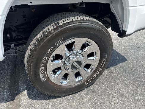 Used 2018 Ford F250 Lariat w/ Lariat Ultimate Package AWD/4WD image 19