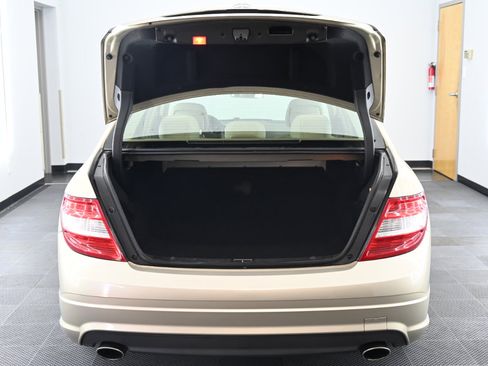 Used 2010 Mercedes-Benz C 300 Sport image 36