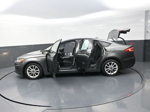Used 2020 Ford Fusion SE FWD image 34